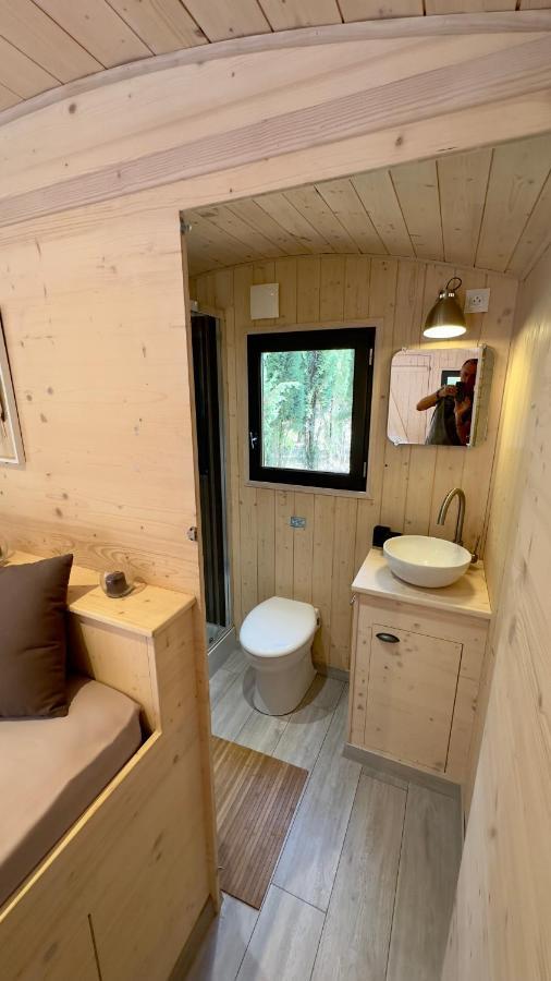 Superbe Roulotte De Charme Hotel Bagnols-en-Forêt Kültér fotó