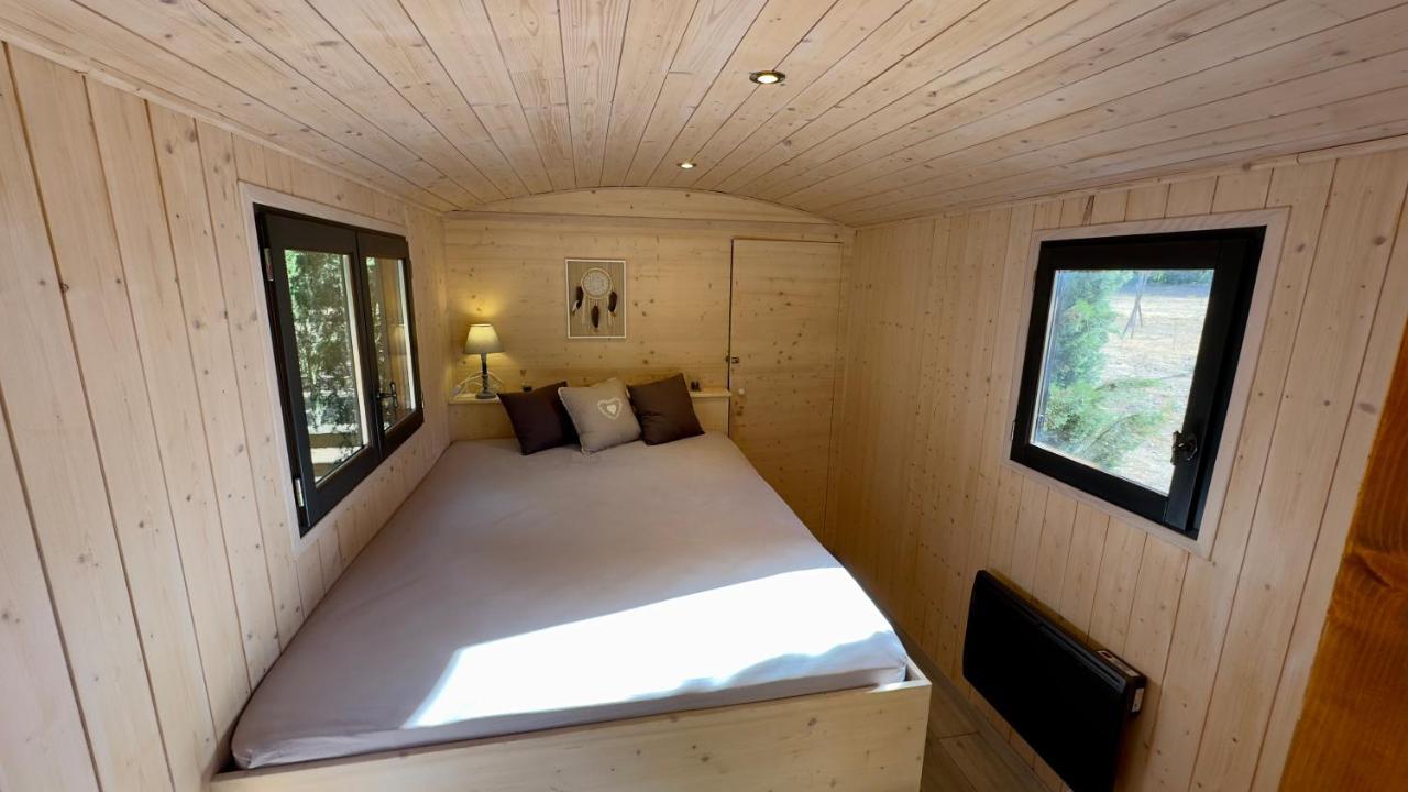 Superbe Roulotte De Charme Hotel Bagnols-en-Forêt Kültér fotó