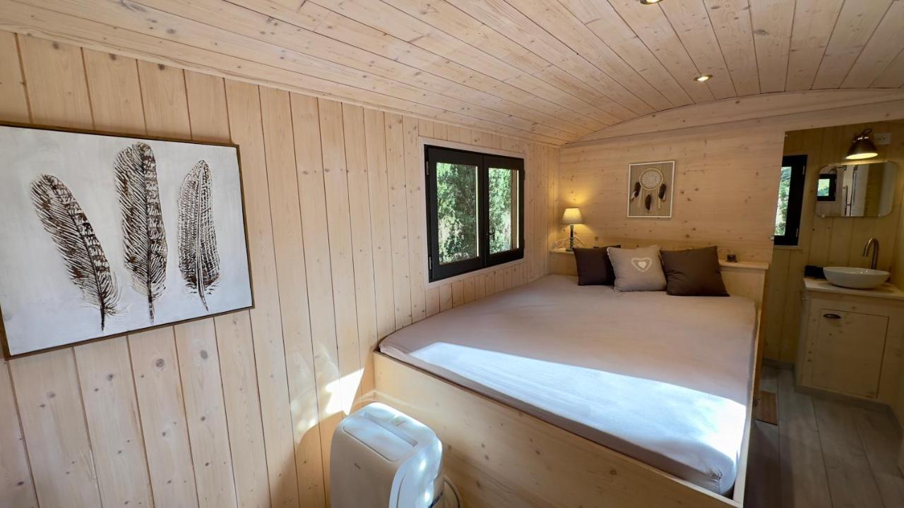 Superbe Roulotte De Charme Hotel Bagnols-en-Forêt Kültér fotó