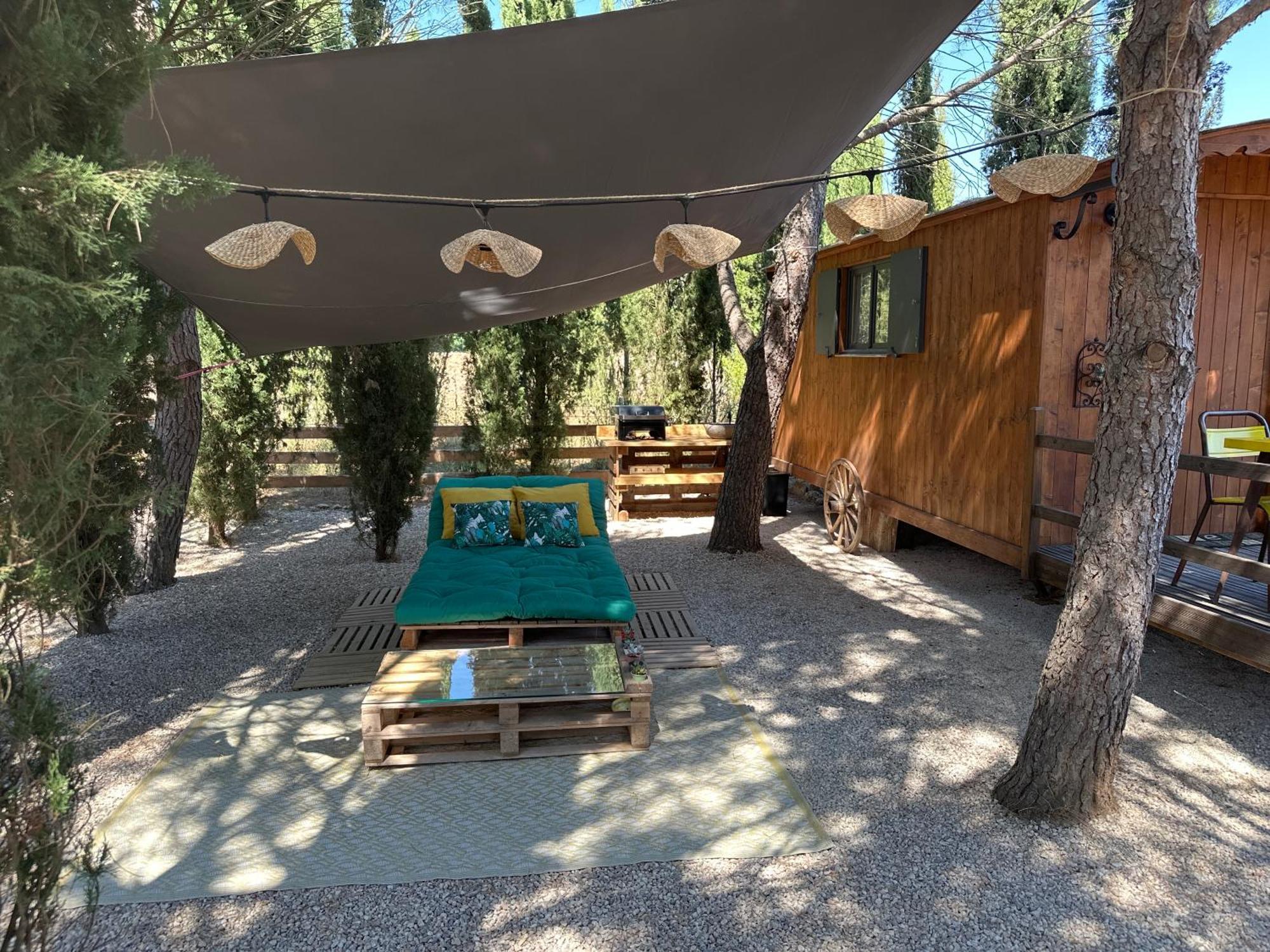 Superbe Roulotte De Charme Hotel Bagnols-en-Forêt Kültér fotó