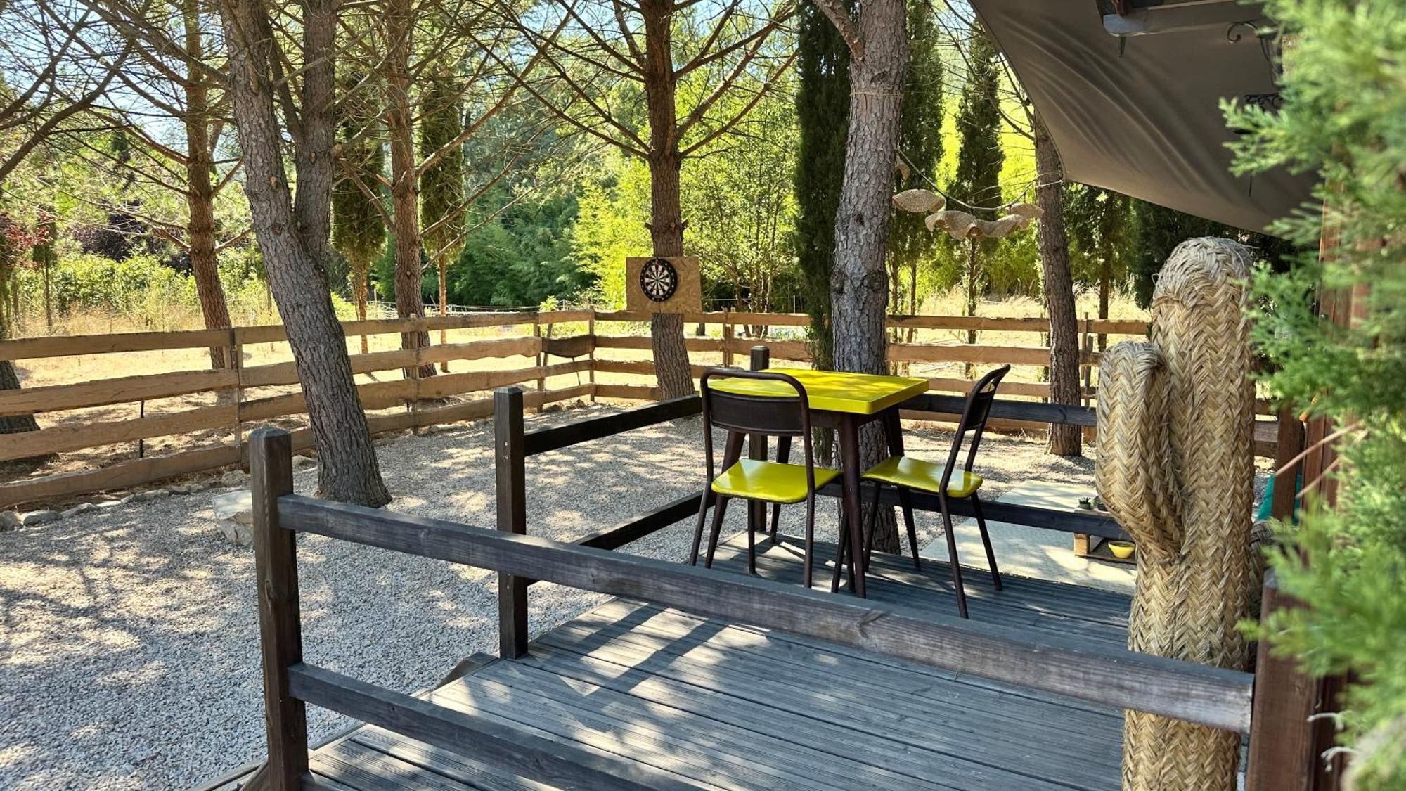 Superbe Roulotte De Charme Hotel Bagnols-en-Forêt Kültér fotó