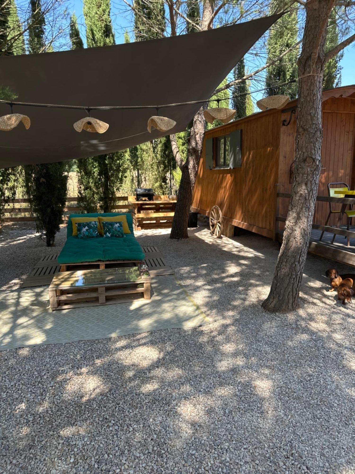 Superbe Roulotte De Charme Hotel Bagnols-en-Forêt Kültér fotó